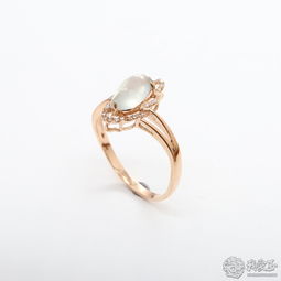 匠心獨運，璀璨個性 18K玫瑰金鑲嵌與翡翠蛋面戒指的定制藝術